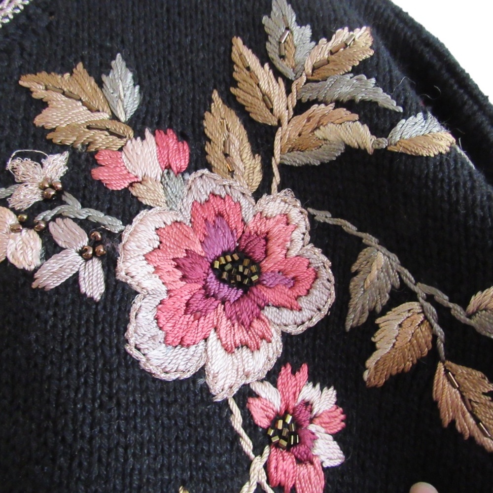 Heirloom Collectibles Vintage Black Embroidered Floral Cardigan Sweater Medium - Picture 7 of 11
